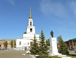 Краевед Евгений Шумилов предложил убрать памятник Ленину с площади перед Благовещенским собором в Воткинске