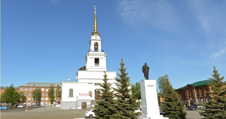 Краевед Евгений Шумилов предложил убрать памятник Ленину с площади перед Благовещенским собором в Воткинске