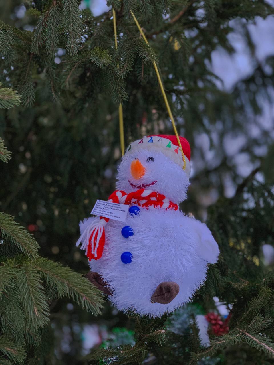 Праздничные ёлки в парках Ижевска украсили игрушками, сделанными собственными руками