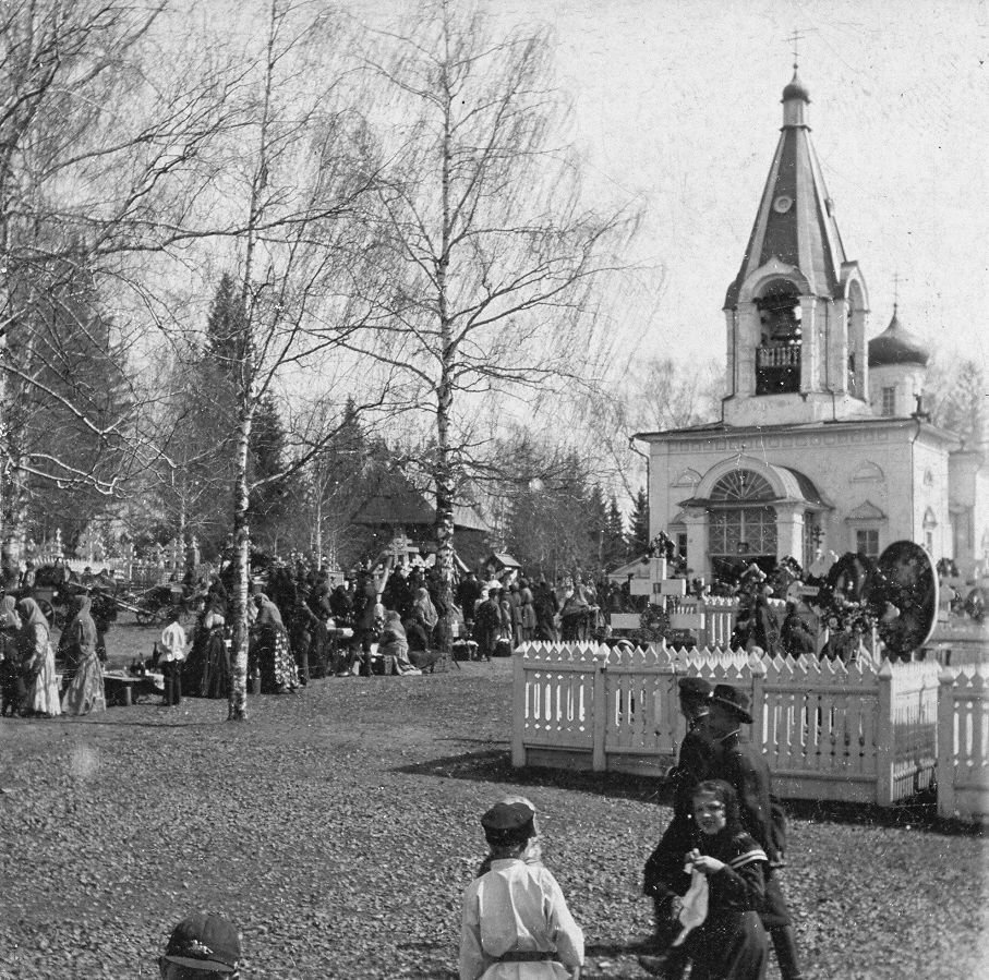 Лихие 1920-е: Ижевск наступает на старое кладбище / Лонгрид / Сусанин